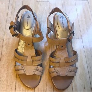 🦄 Beige leather heeled sandals!
